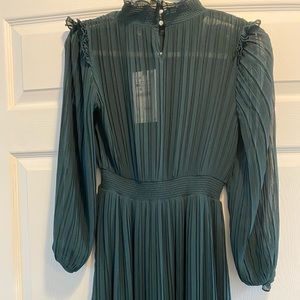 Gorgeous dark green plated dress